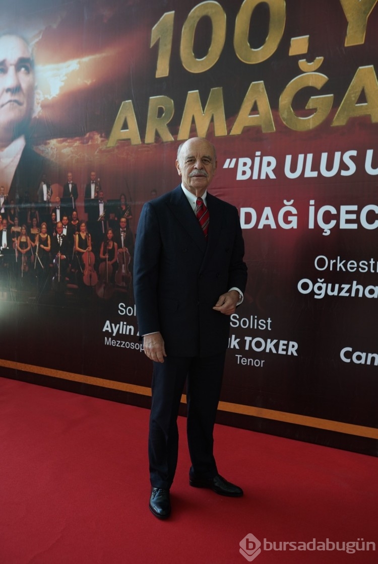 "Bir Ulus Uyanıyor" dünya prömiyeri Bursa'da yapıldı