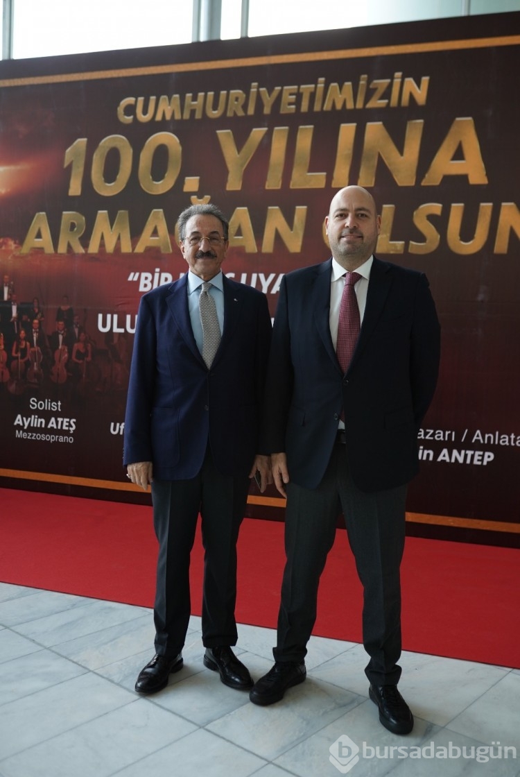 "Bir Ulus Uyanıyor" dünya prömiyeri Bursa'da yapıldı