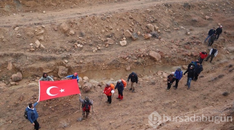 Iğdırlı dağcılar "11 Aralık Uluslararası Dünya Dağlar Günü"nü zirvede kutladı