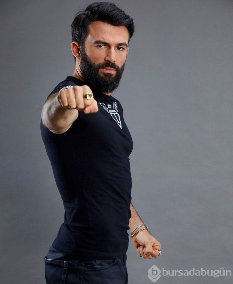 Turabi rakiplerine meydan okudu