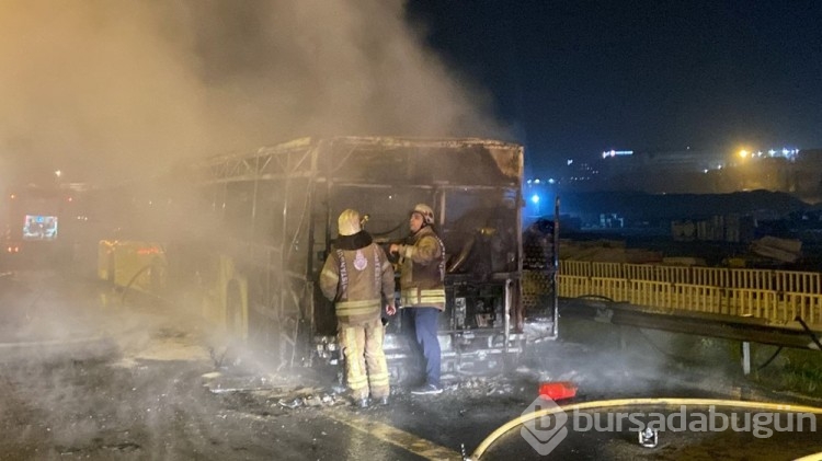 Seyir halindeki İETT otobüsünde yangın
