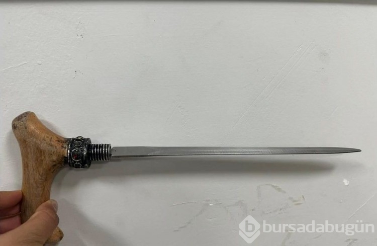Cinsel istismar suçundan aranıyordu, baston görünümlü bıçakla yakalandı
