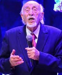 Usta yönetmen Yılmaz Atadeniz hayatını kaybetti