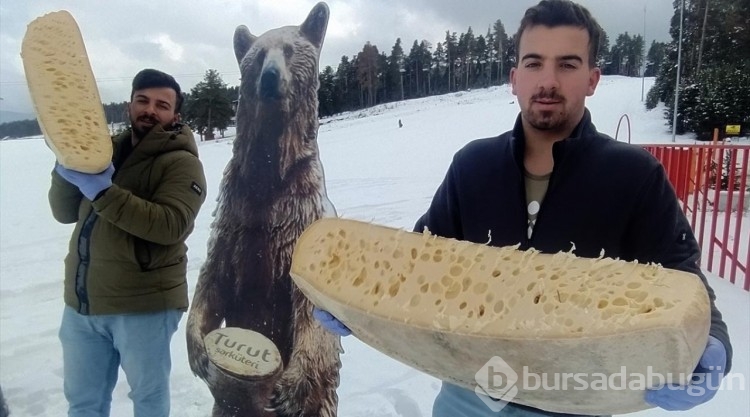 Sarıkamış'ta sezonun ilk gravyer peynirleri satışa sunuldu
