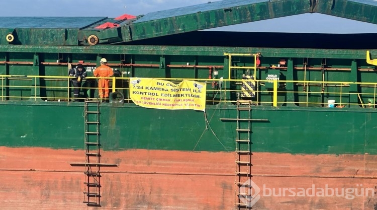 İnebolu'da karaya oturan gemiyi kurtarma çalışmaları sürüyor
