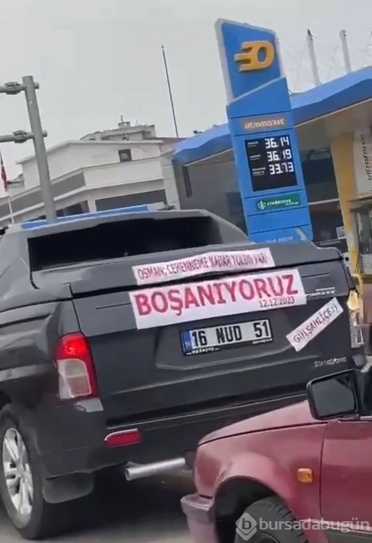 Boşanma davasına "Osman cehenneme kadar yolun var" yazılı aracıyla gitti
