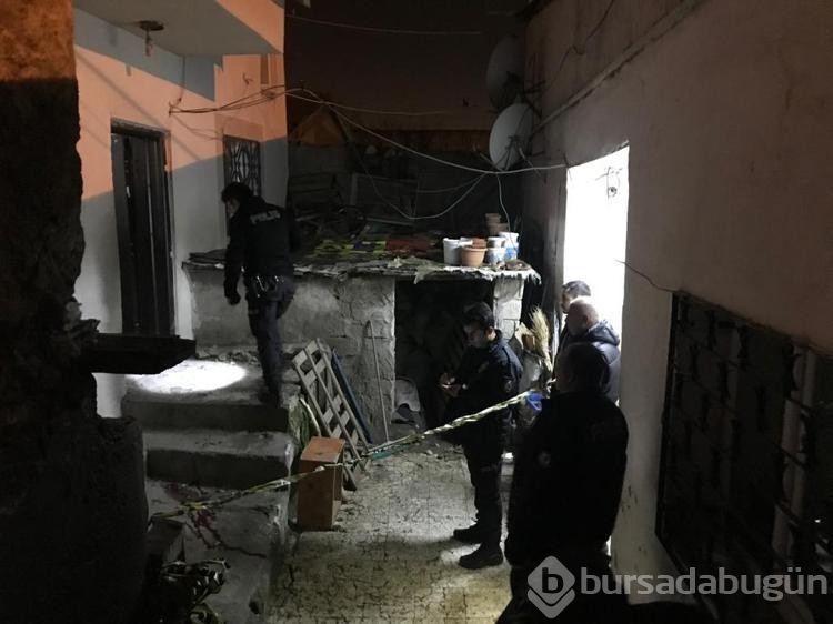 Aynı evde yaşadığı kadını tüfekle yaraladı
