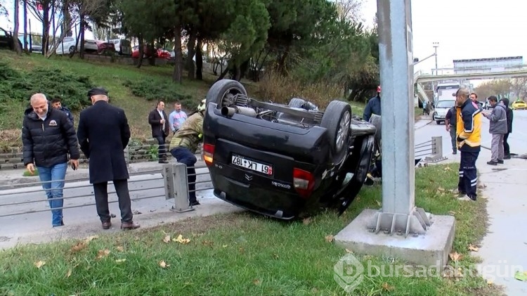 Şişli'de kaza yapan sürücü otomobilini bırakıp kaçtı

