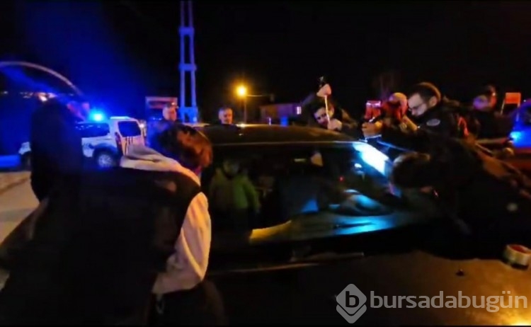 Bursa'da 2 yaşındaki çocuk araçta mahsur kaldı! Ekipler seferber oldu