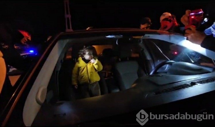 Bursa'da 2 yaşındaki çocuk araçta mahsur kaldı! Ekipler seferber oldu