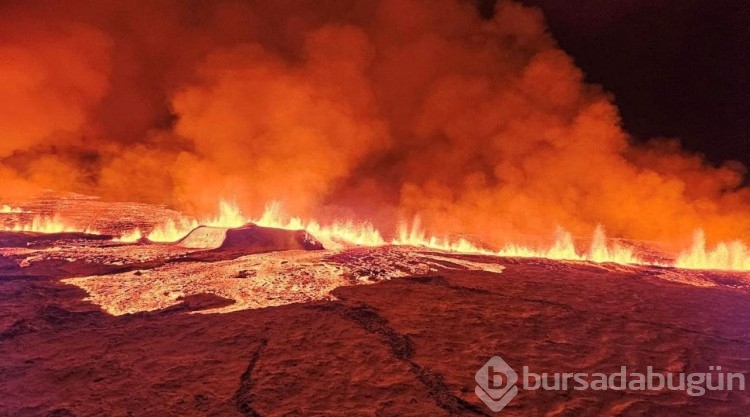 Reykjanes Yarımadası'nda bulunan yanardağ patladı
