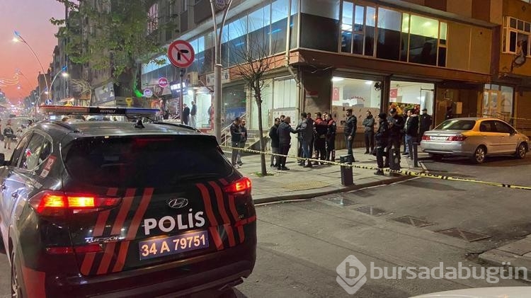 Sultangazi'de şakalaştığı arkadaşını silahla vurdu 
. 
