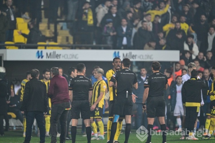 İstanbulspor yönetimi takımı sahadan çekti, maç yarıda kaldı