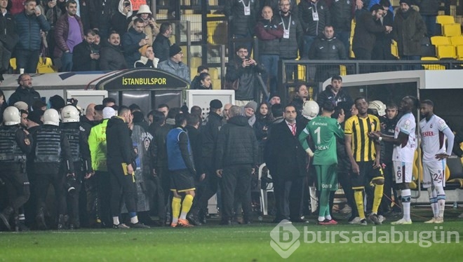 İstanbulspor yönetimi takımı sahadan çekti, maç yarıda kaldı