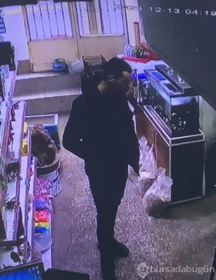 Bursa polisi oto hırsızını adım adım takip ederek yakaladı
