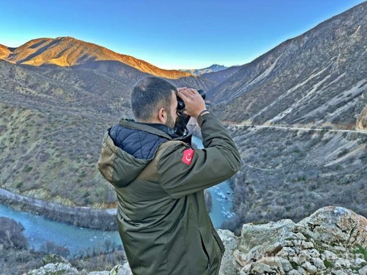 Tunceli'de ekipler gece gündüz dağlarda kaçak avcı peşinde