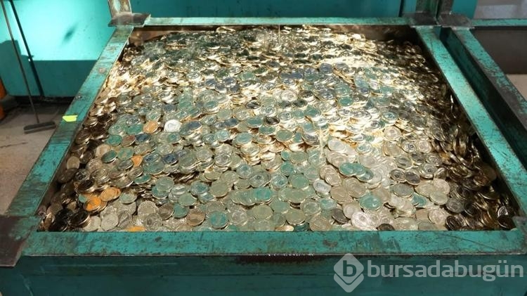 Darphanede tartışmalı madeni 5 liranın basım aşaması

