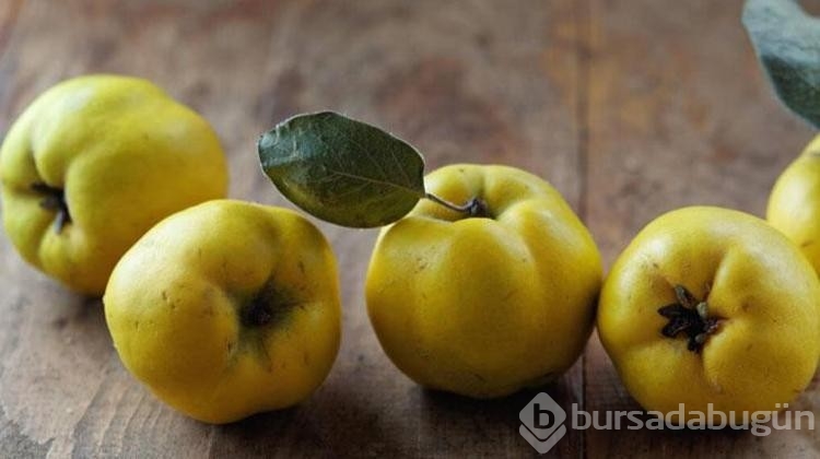 Ayva yerken üzerine bir de limon sıkmanın faydası!