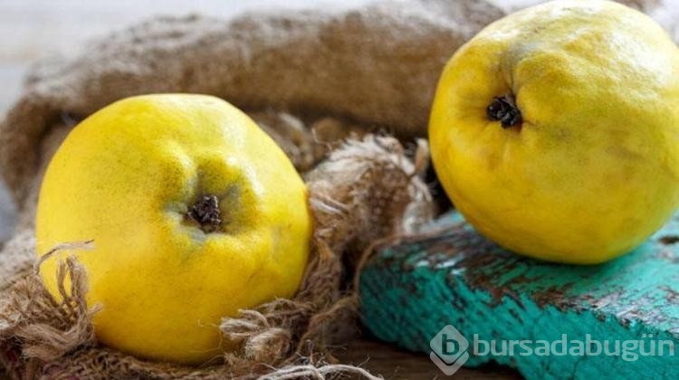 Ayva yerken üzerine bir de limon sıkmanın faydası!