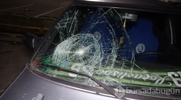 Açık otoparktaki 35 aracın camını bir şahıs kırdı