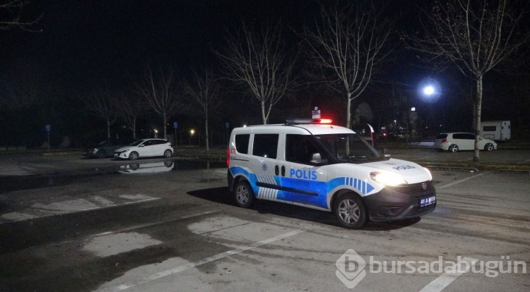 Açık otoparktaki 35 aracın camını bir şahıs kırdı