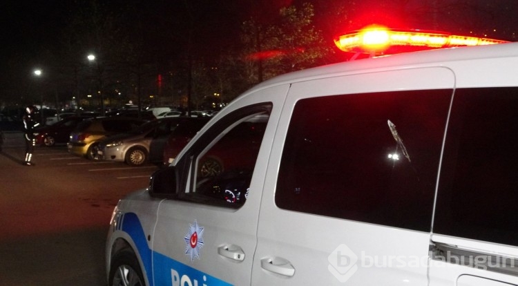 Açık otoparktaki 35 aracın camını bir şahıs kırdı