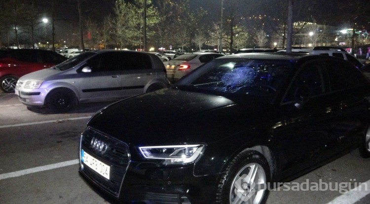 Açık otoparktaki 35 aracın camını bir şahıs kırdı