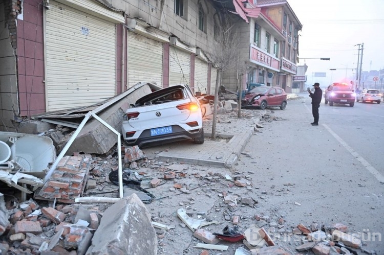 Çin'de deprem: Ölü sayısı 130'u aştı
