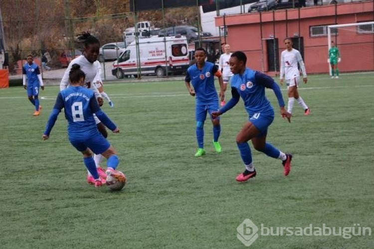 Hakkarigücü'nün kadın futbolcusu Manga'ya  Altın Top' ödülü
