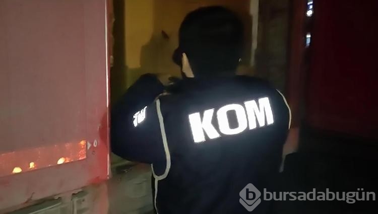 'Tiryaki' ile aramada 300 bin paket kaçak sigara ele geçirildi
