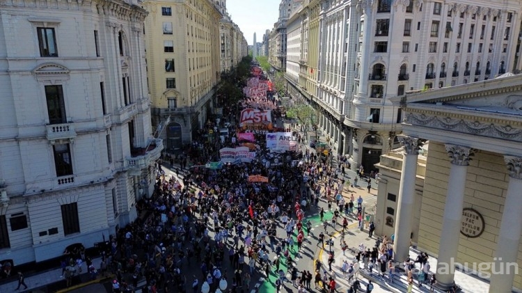 Arjantin'de yeni hükümet ilk protestosunu yaşadı
