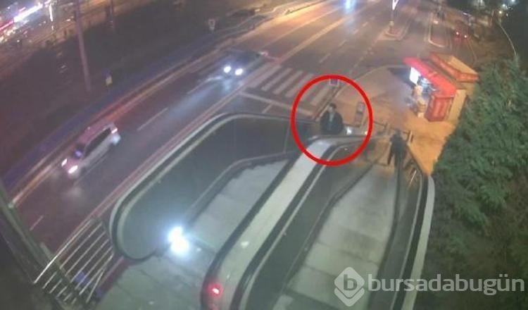Parke taşı ile 35 aracın camlarını kıran şüpheli, kamerada
