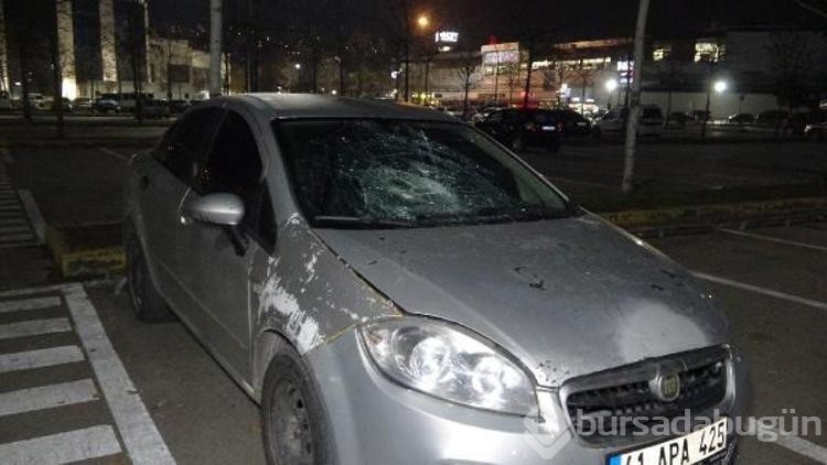 Parke taşı ile 35 aracın camlarını kıran şüpheli, kamerada
