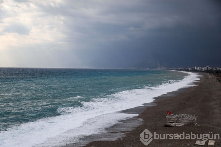Antalya'da fırtına: Uçak seferleri iptal edildi