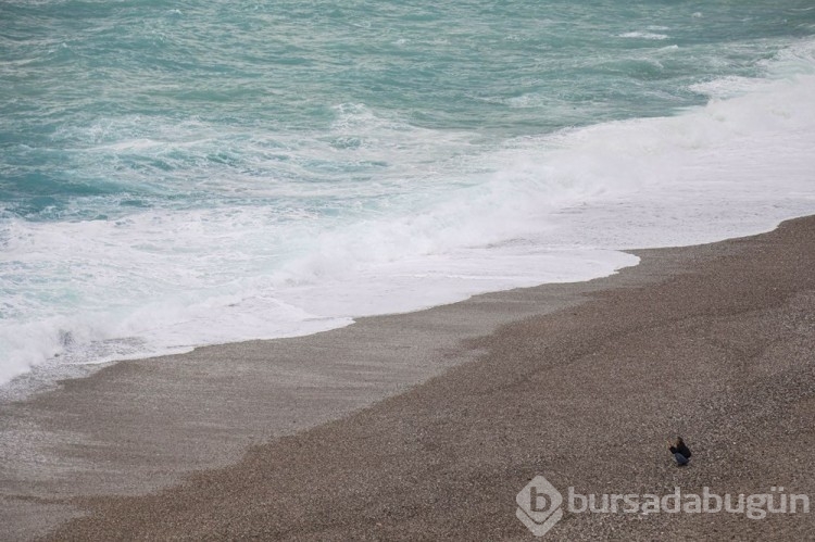 Antalya'da fırtına: Uçak seferleri iptal edildi