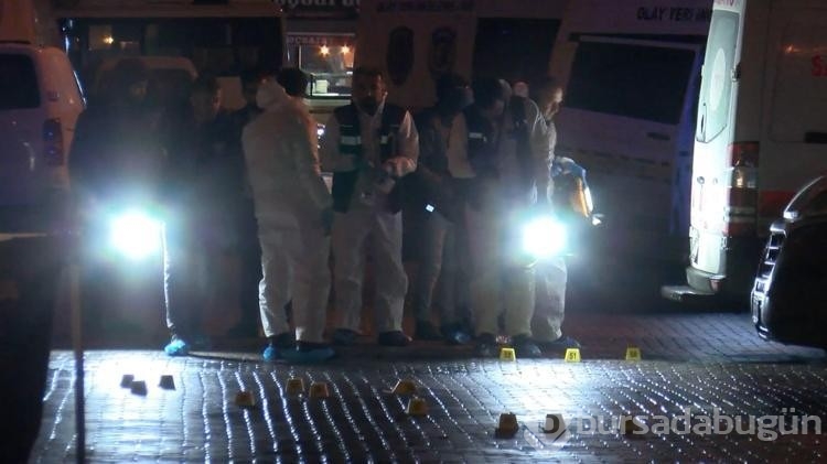  Kız arkadaşını beklerken silahlarla saldırıya uğrayan bir kişi hayatını kaybetti