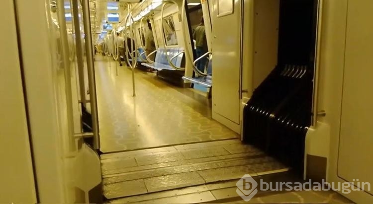 Kadıköy-Sabiha Gökçen metrosunda meydana gelen arıza yolcuları isyan ettirdi 
