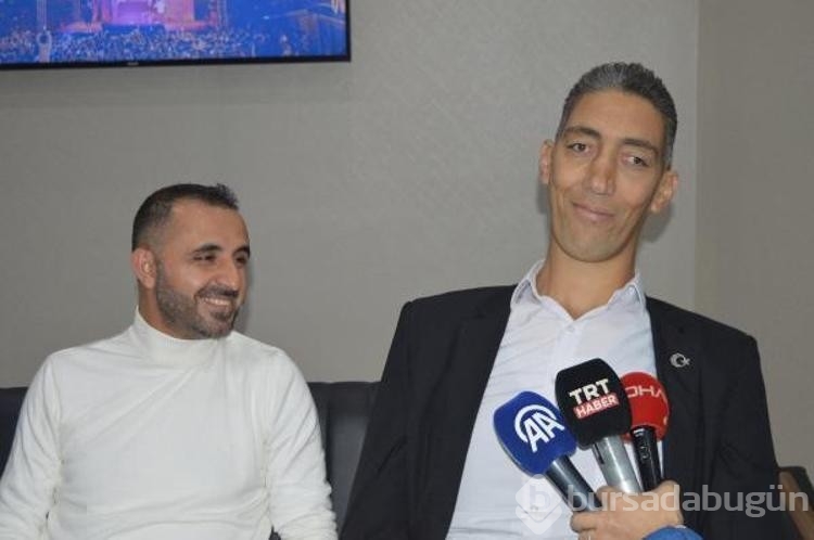 Yılın en uzun gecesini dünyanın en uzun adamıyla kutladılar