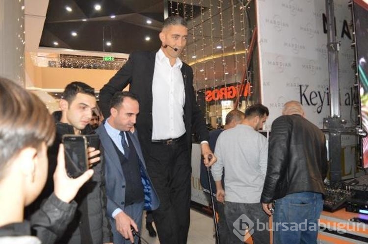 Yılın en uzun gecesini dünyanın en uzun adamıyla kutladılar