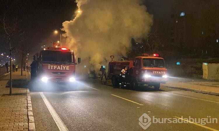 Seyir halindeyken alev alan özel halk otobüsü kullanılamaz hale geldi
