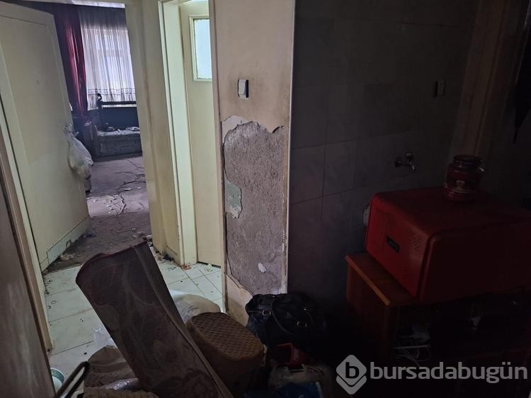 3 ton çöp çıkan evde 20 bin lira bulundu
