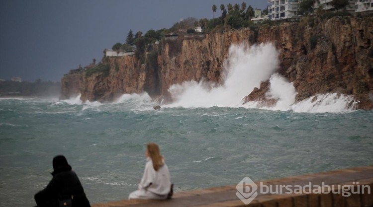 Antalya'yı fırtına vurdu
