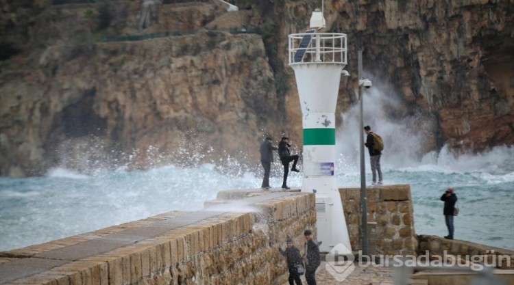 Antalya'yı fırtına vurdu
