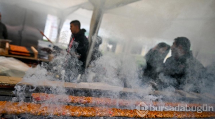 Ankara'da 15 metrelik Adana kebabı yapıldı
