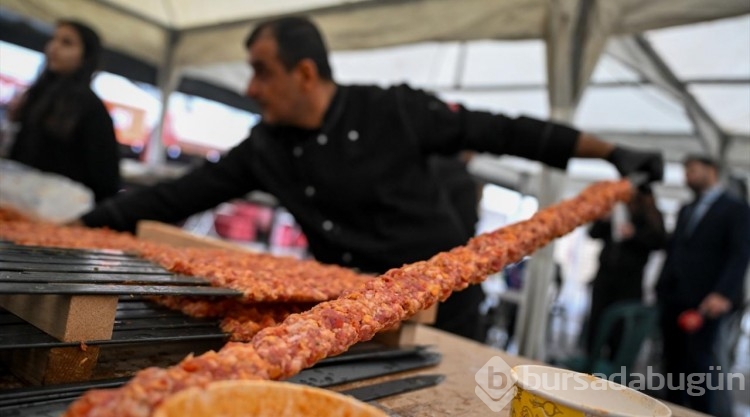 Ankara'da 15 metrelik Adana kebabı yapıldı
