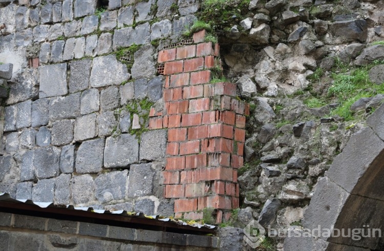 UNESCO mirasındaki 5 bin yıllık surlara tuğla yaması