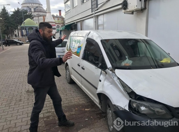 Fırtınada düşen çatının altında kalmaktan saniyelerle kurtuldu