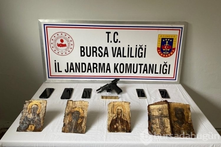 Bursa'da ceylan derisine yazılı 2 bin yıllık İncil ele geçirildi