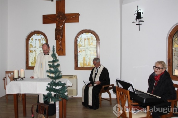 Antalya'daki Dinler Bahçesi'nde Noel ayini yapıldı