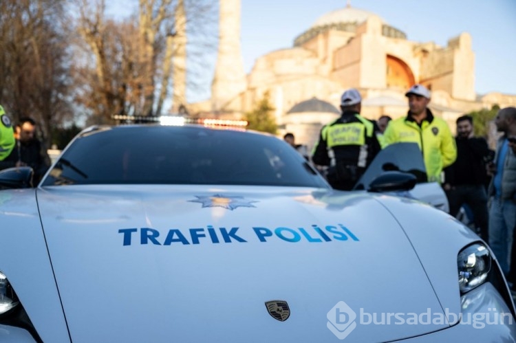 Çete araçları polis otosu oldu